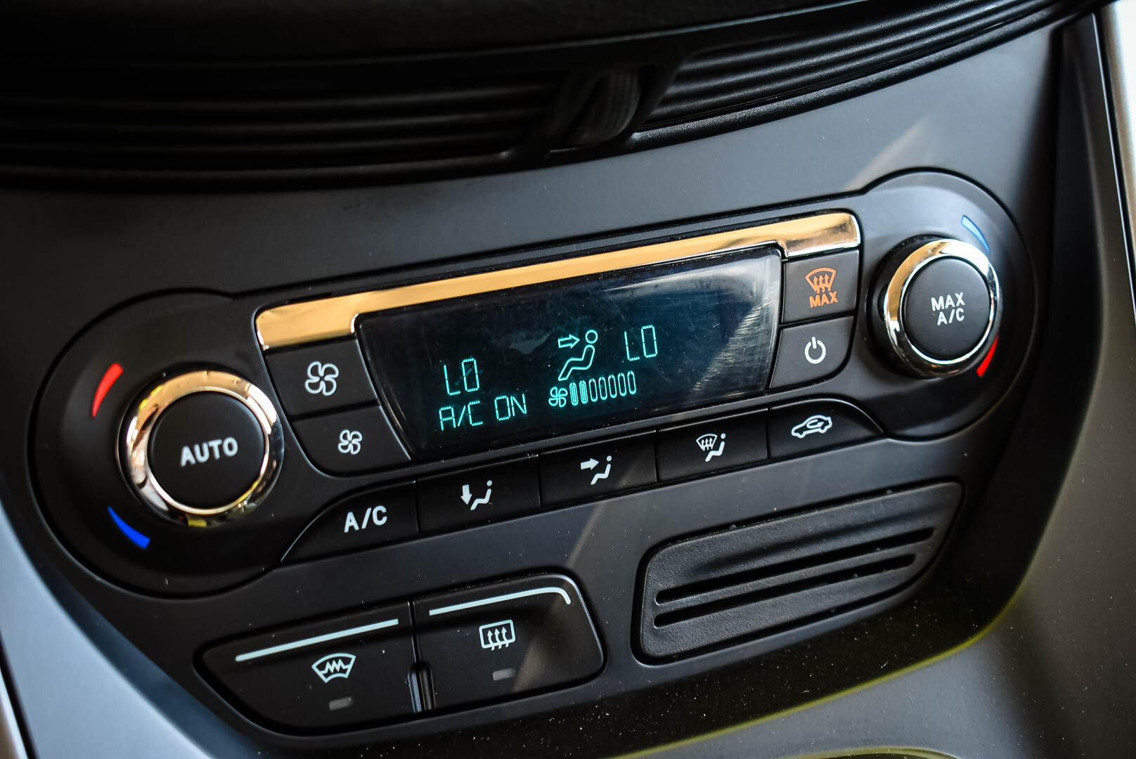 Ford Kuga, II 1.6 AT (150 л.с.) 4WD 2015