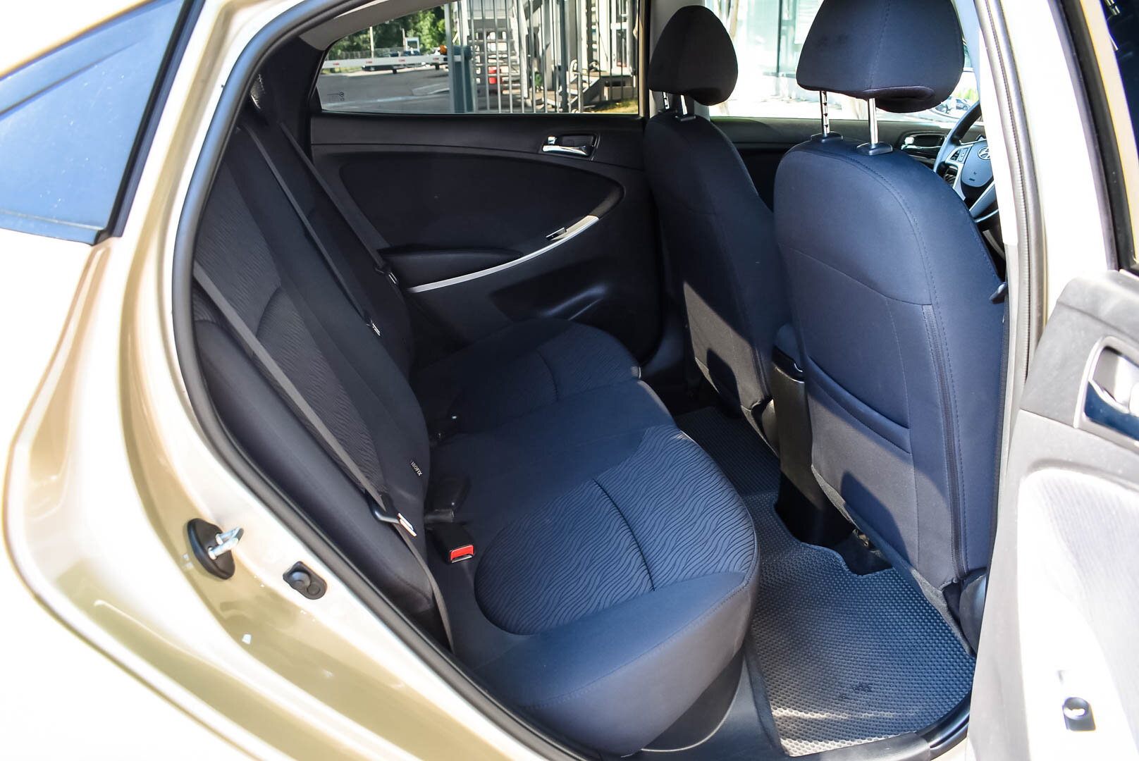 Hyundai Solaris, I 1.6 AT (123 л.с.) 2013