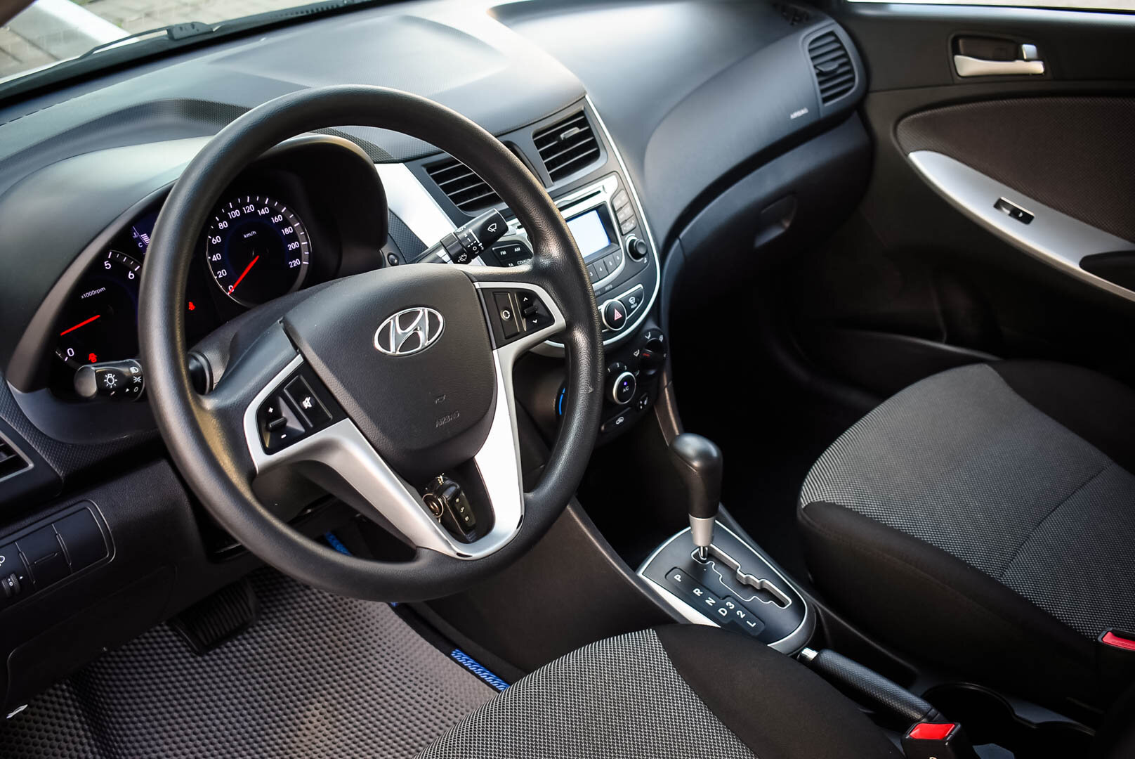 Hyundai Solaris, I 1.6 AT (123 л.с.) 2014