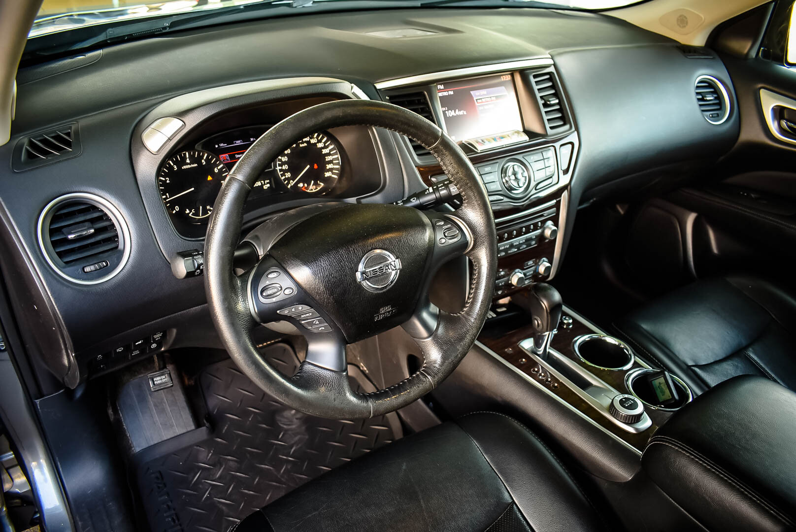 Nissan Pathfinder, IV 3.5 CVT (249 л.с.) 4WD 2014