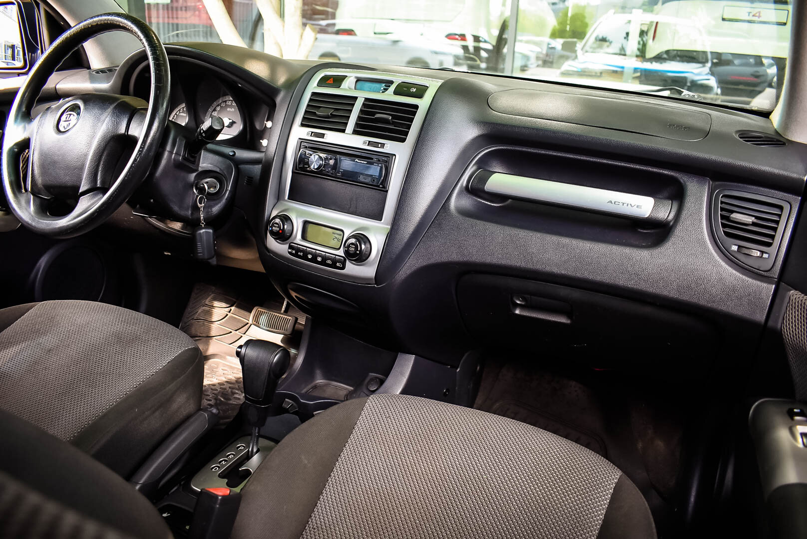 Kia Sportage, II 2.0 AT (141 л.с.) 4WD 2008