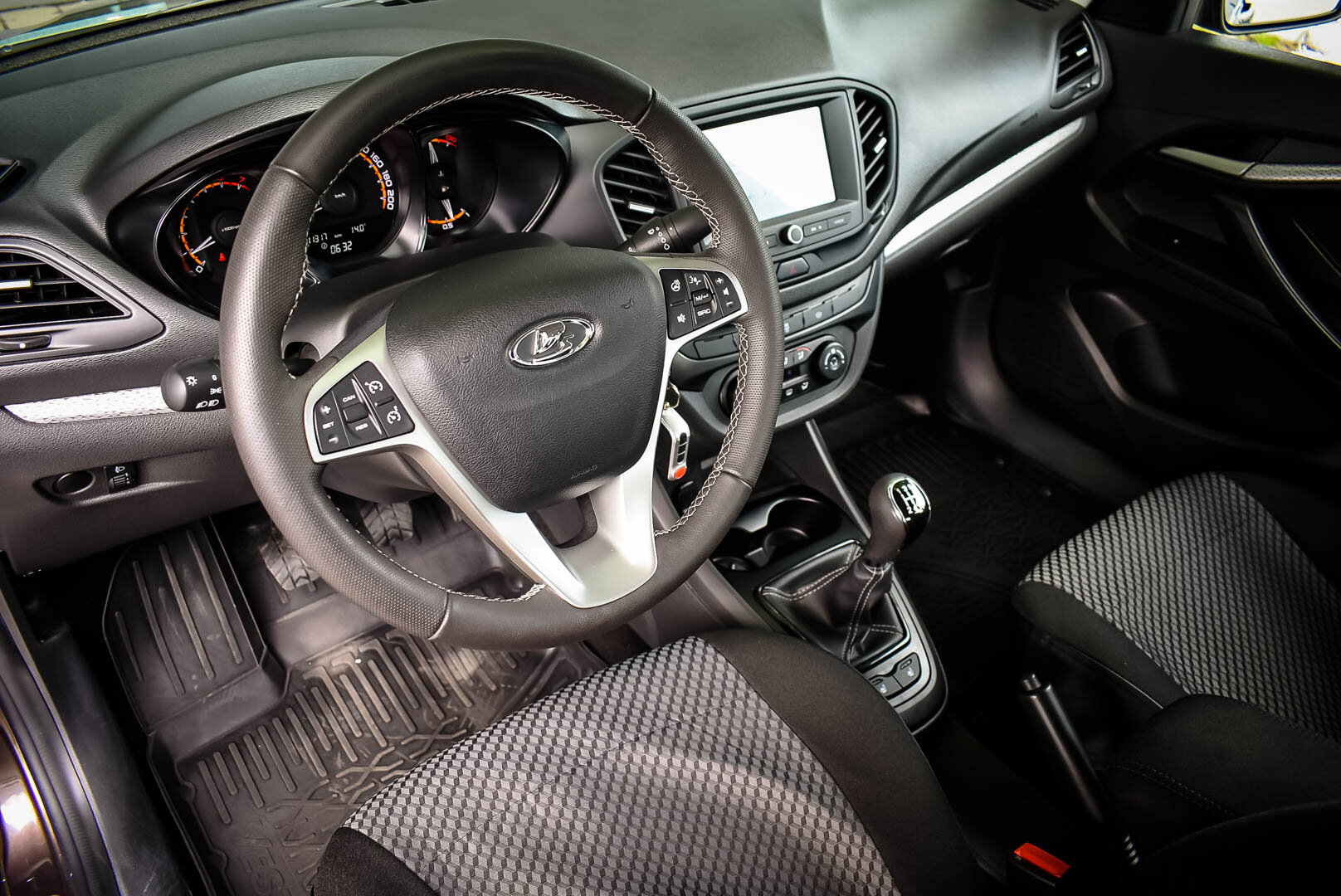 Lada (ВАЗ) Vesta, I 1.6 MT (106 л.с.) 2022