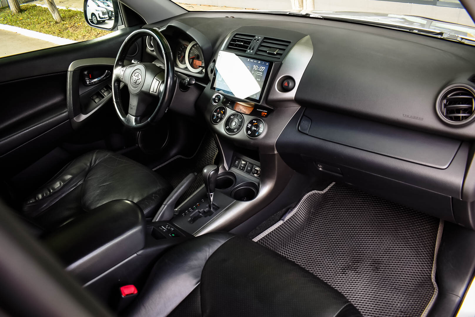 Toyota RAV4, III (XA30) Рестайлинг 2.4 AT (170 л.с.) 4WD 2011