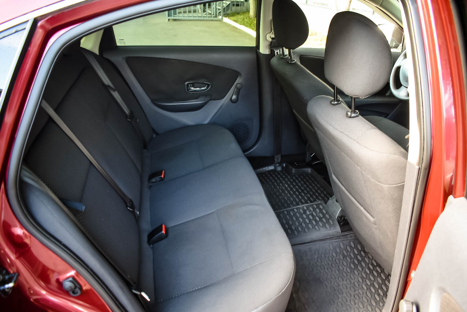 Nissan Almera, III (G15) 1.6 MT (102 л.с.) 2015