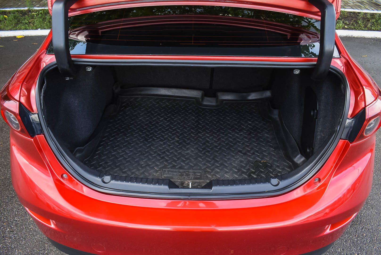 Mazda 3, III (BM) Рестайлинг 1.5 AT (120 л.с.) 2018