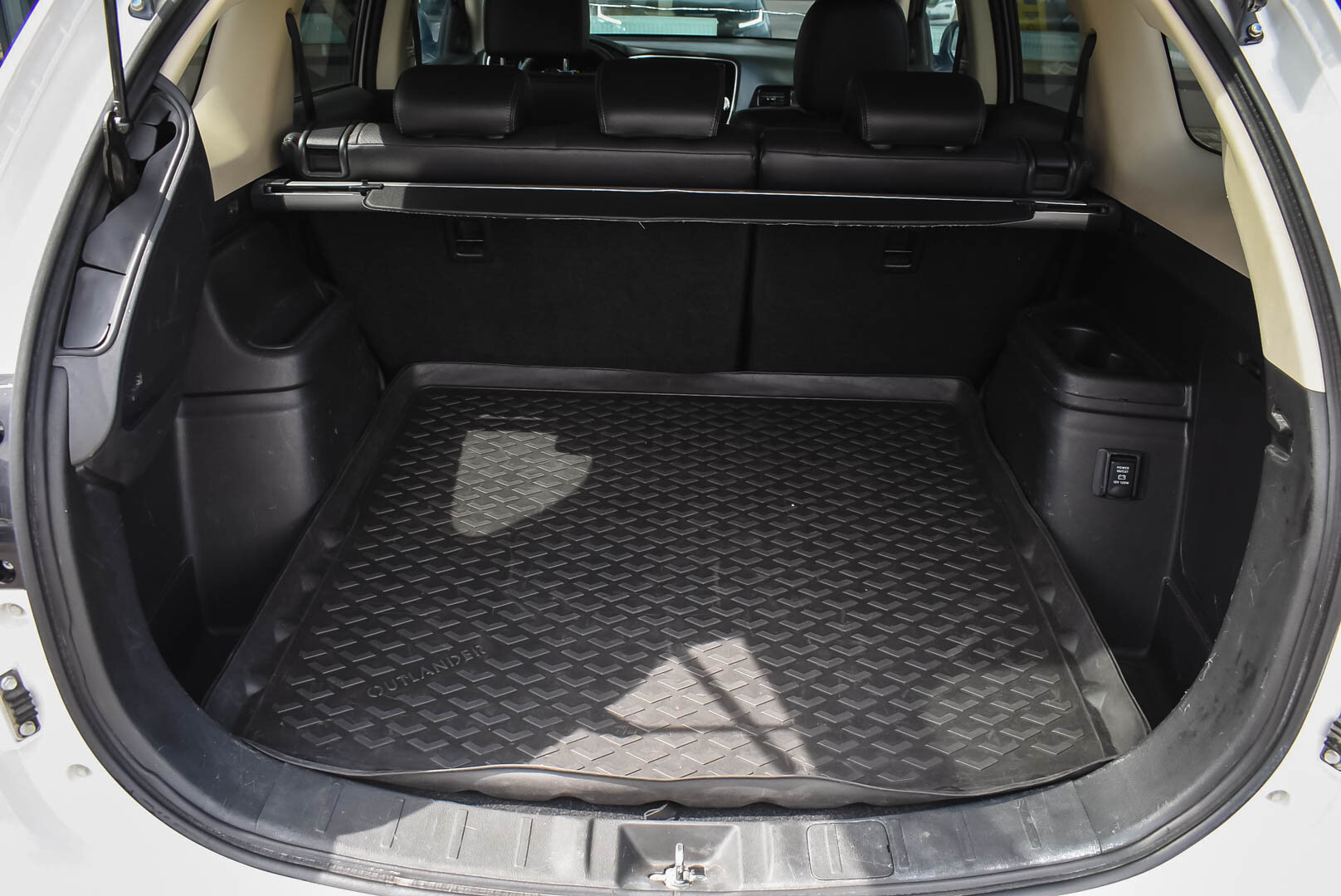 Mitsubishi Outlander, III Рестайлинг 2 3.0 AT (227 л.с.) 4WD 2018