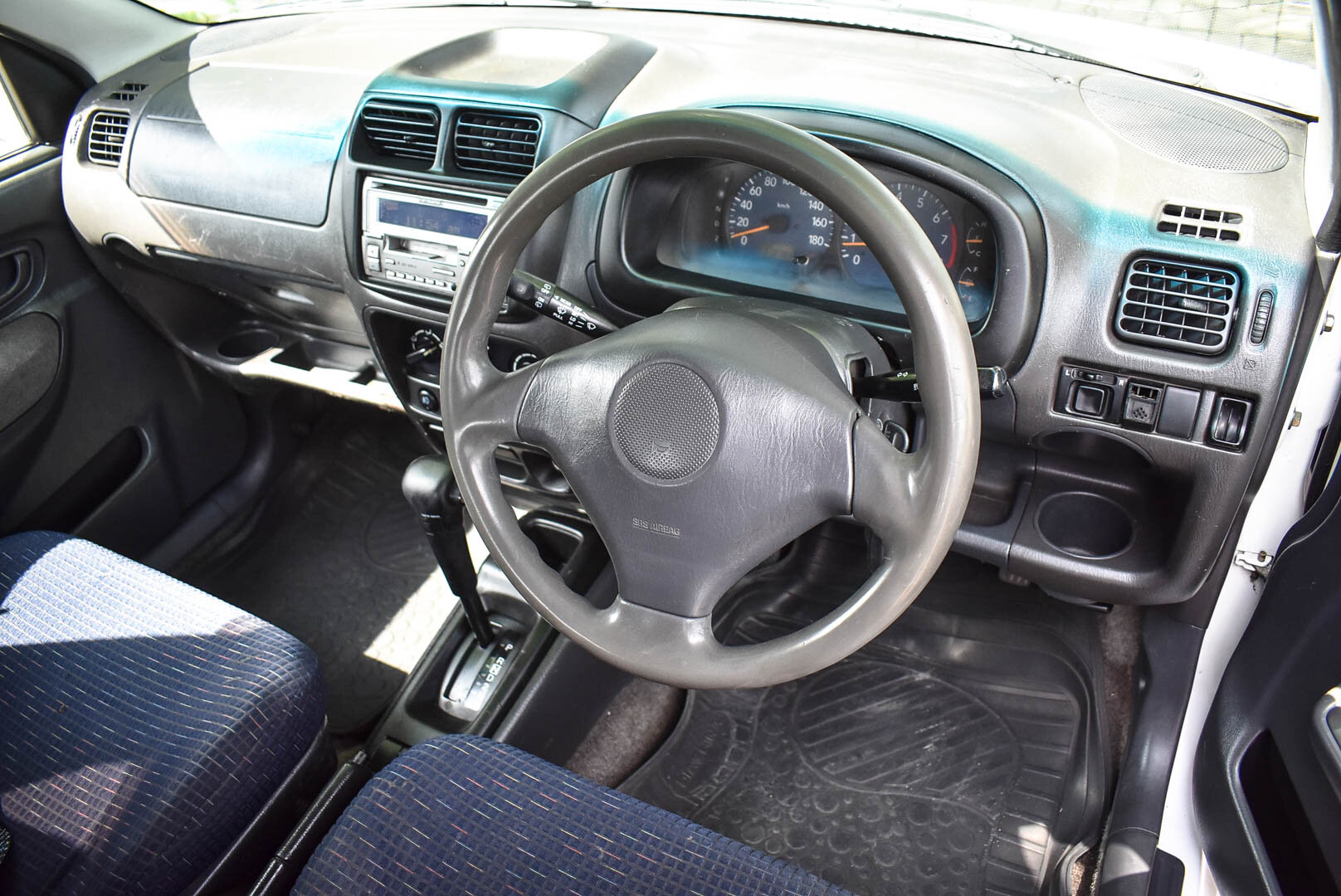 Suzuki Swift, II Рестайлинг 1.3 AT (86 л.с.) 2002