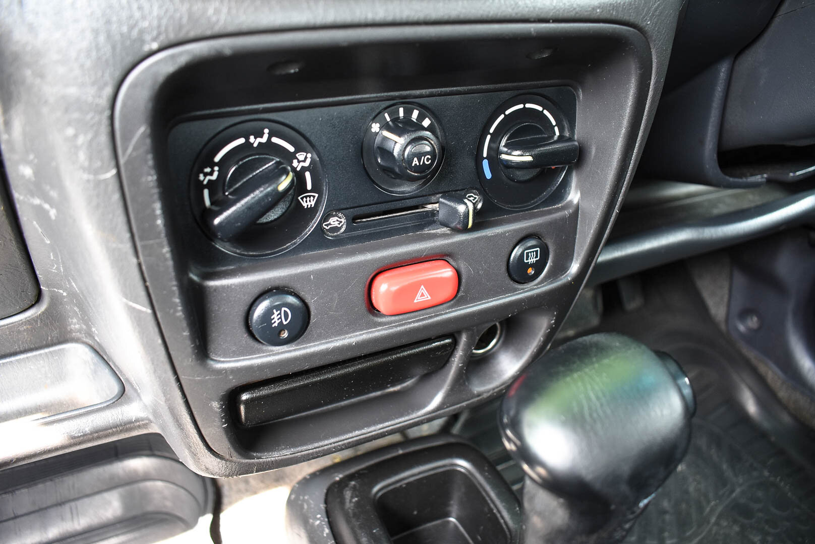 Suzuki Swift, II Рестайлинг 1.3 AT (86 л.с.) 2002