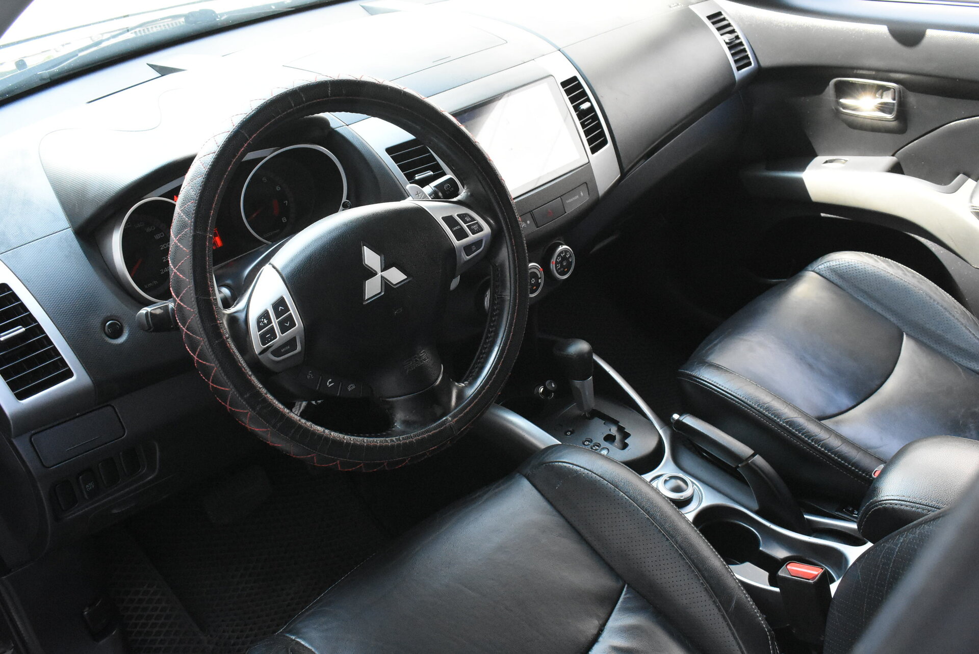 Mitsubishi Outlander, II 3.0 AT (220 л.с.) 4WD 2008