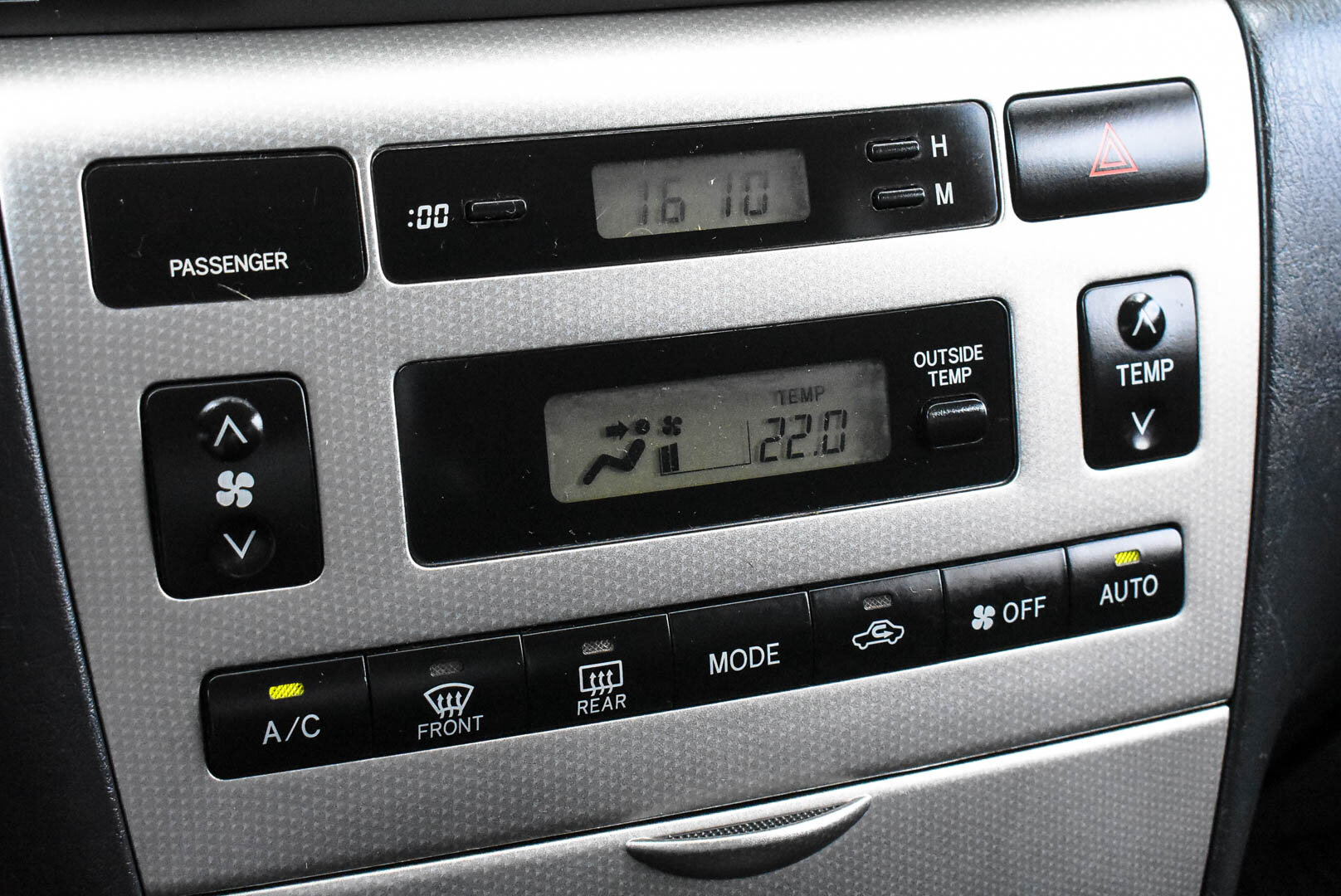 Toyota Corolla, IX (E120, E130) Рестайлинг 1.6 AT (110 л.с.) 2005