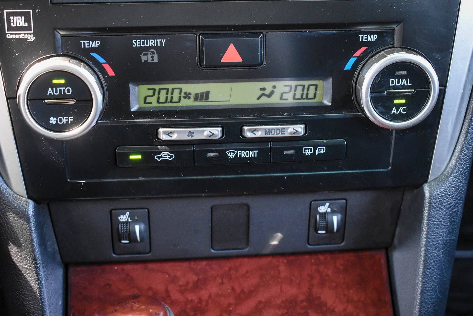 Toyota Camry, VII (XV50) 2.5 AT (181 л.с.) 2012