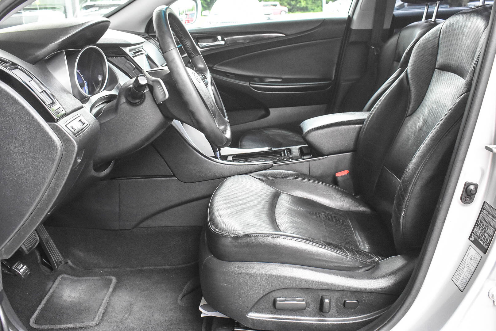 Hyundai Sonata, VI (YF) 2.0 AT (150 л.с.) 2011