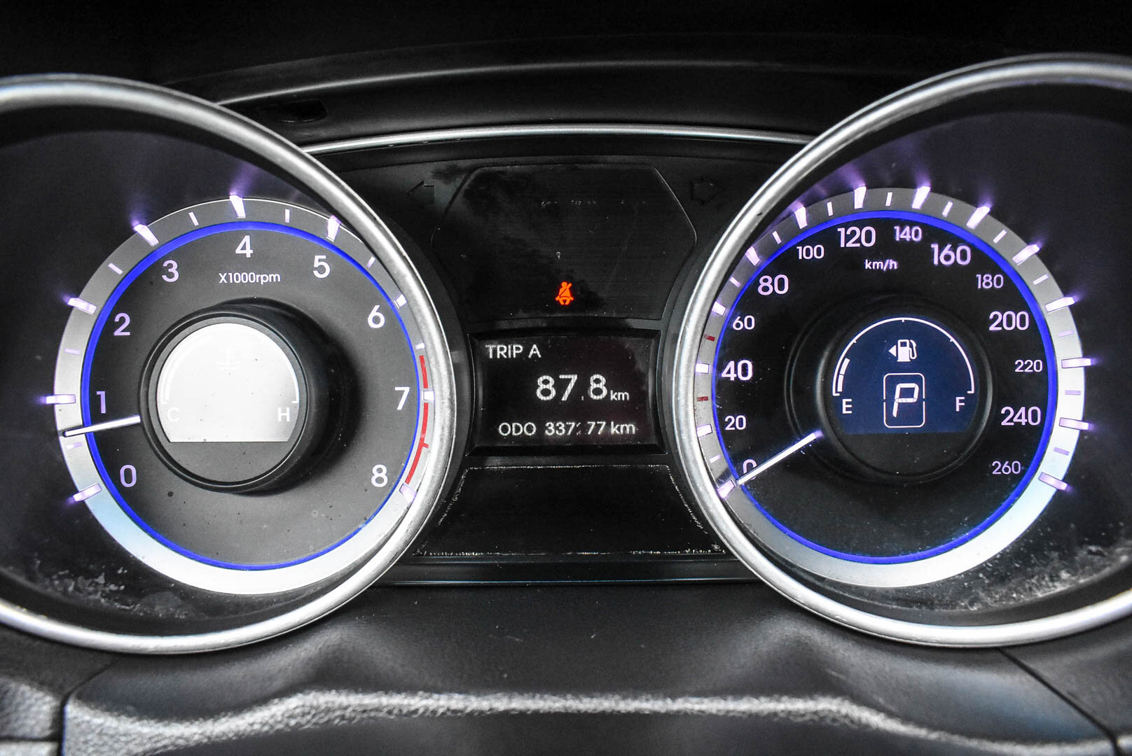 Hyundai Sonata, VI (YF) 2.0 AT (150 л.с.) 2011