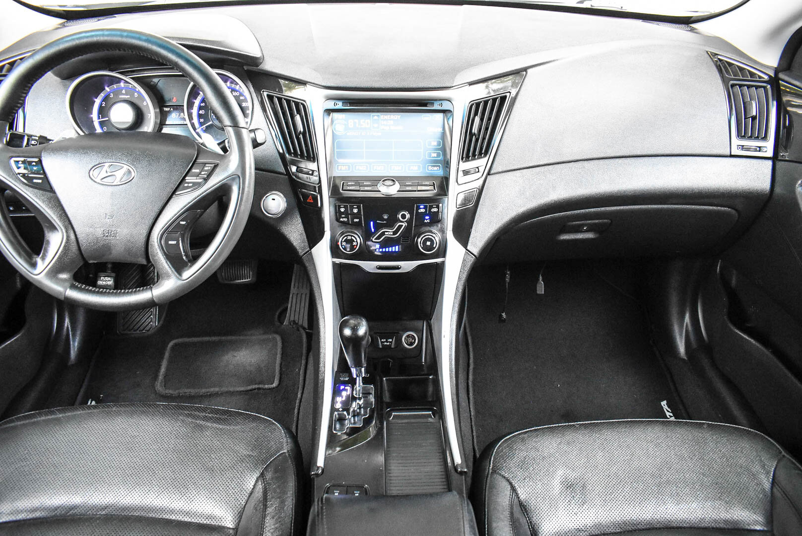 Hyundai Sonata, VI (YF) 2.0 AT (150 л.с.) 2011