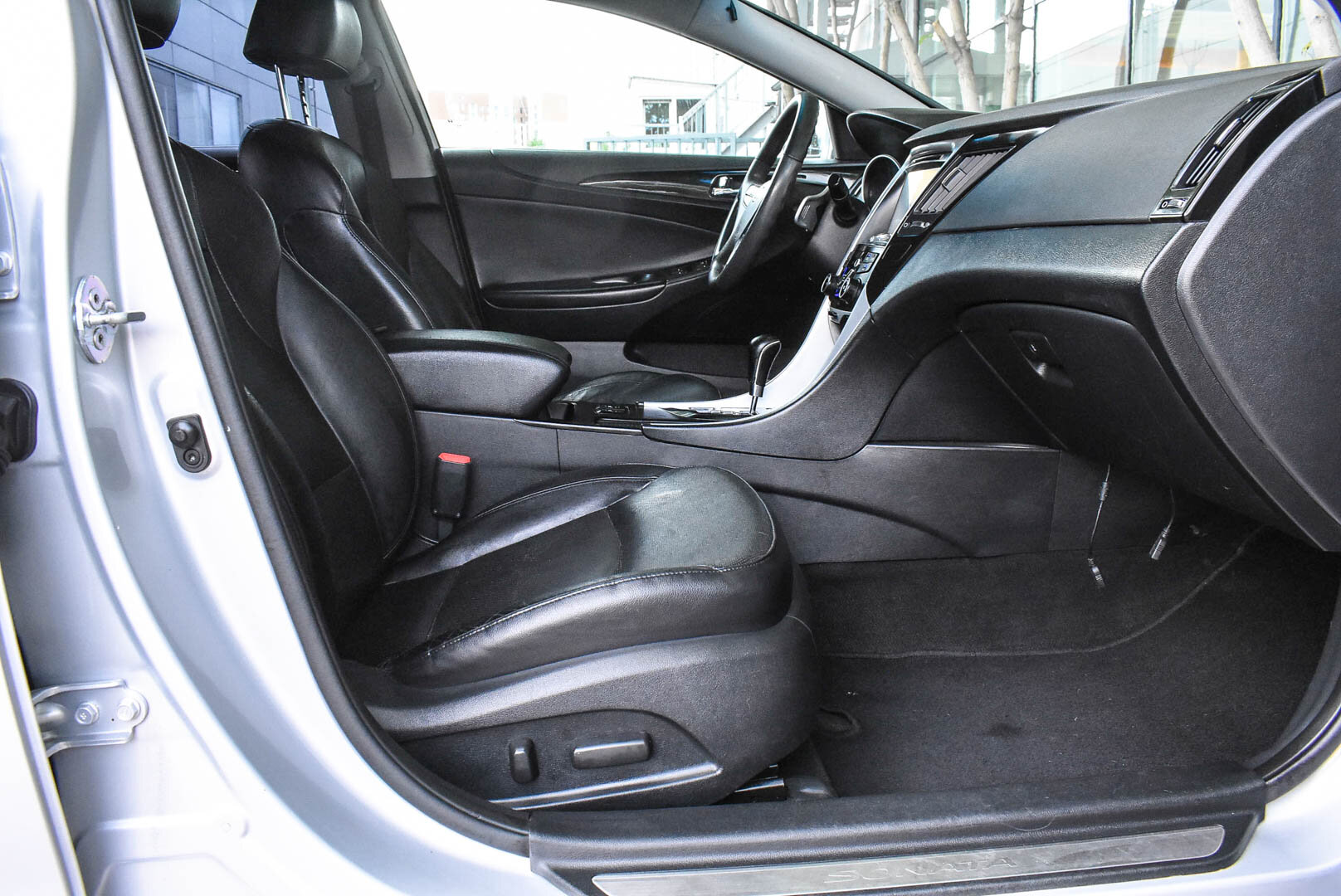 Hyundai Sonata, VI (YF) 2.0 AT (150 л.с.) 2011