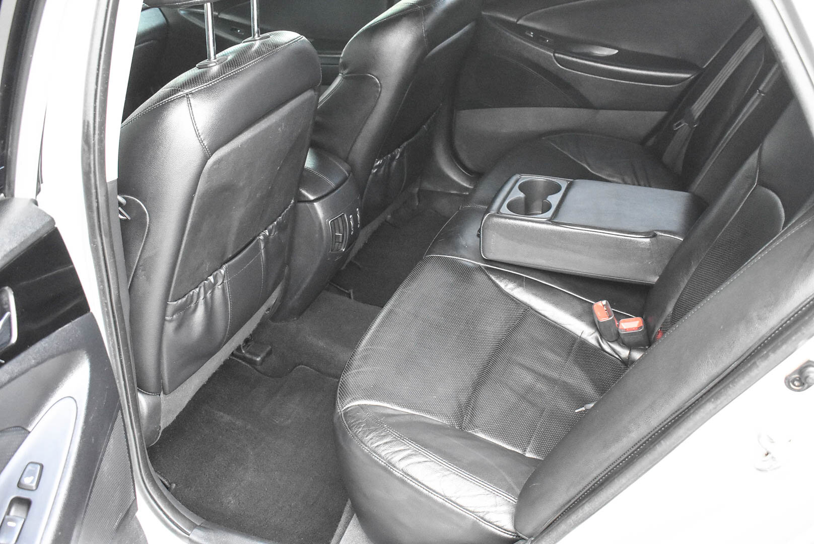 Hyundai Sonata, VI (YF) 2.0 AT (150 л.с.) 2011