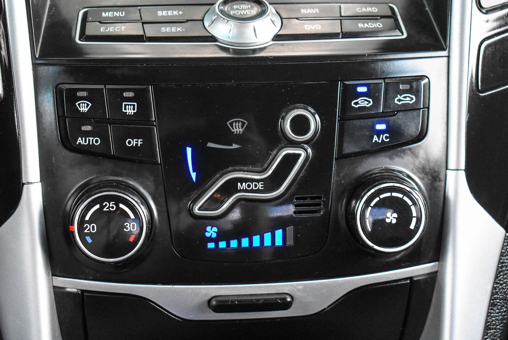 Hyundai Sonata, VI (YF) 2.0 AT (150 л.с.) 2011