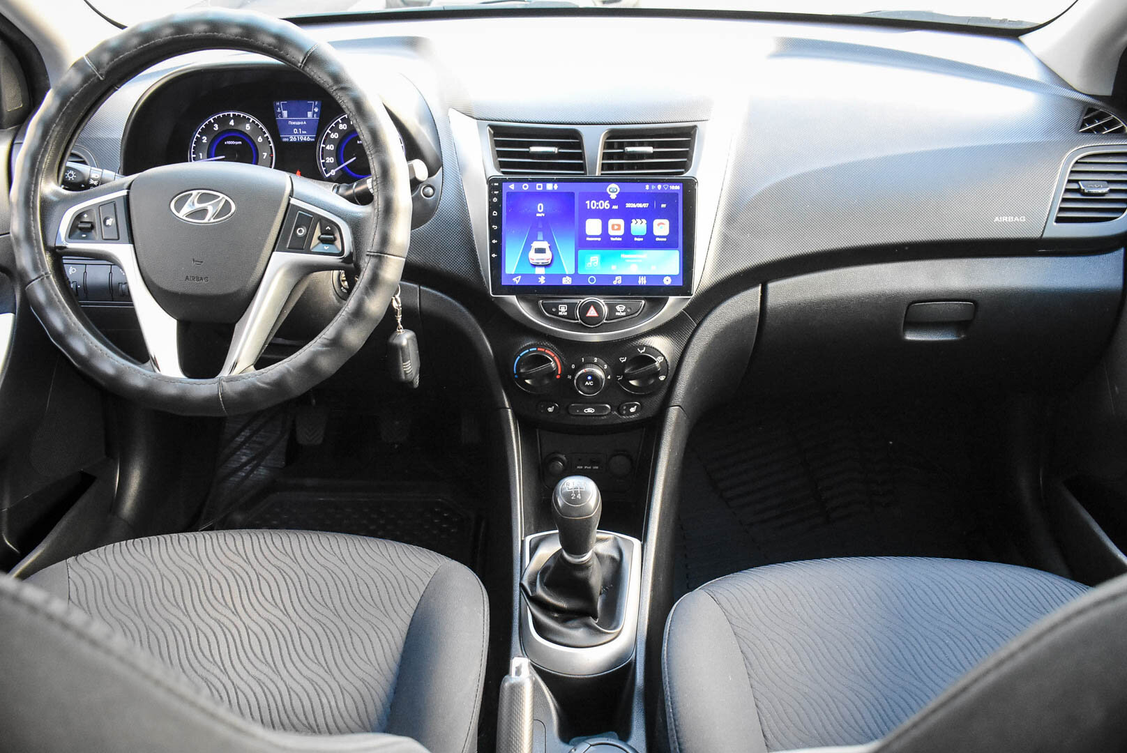 Hyundai Solaris, I 1.6 MT (123 л.с.) 2013