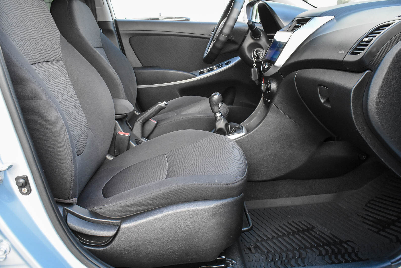 Hyundai Solaris, I 1.6 MT (123 л.с.) 2013