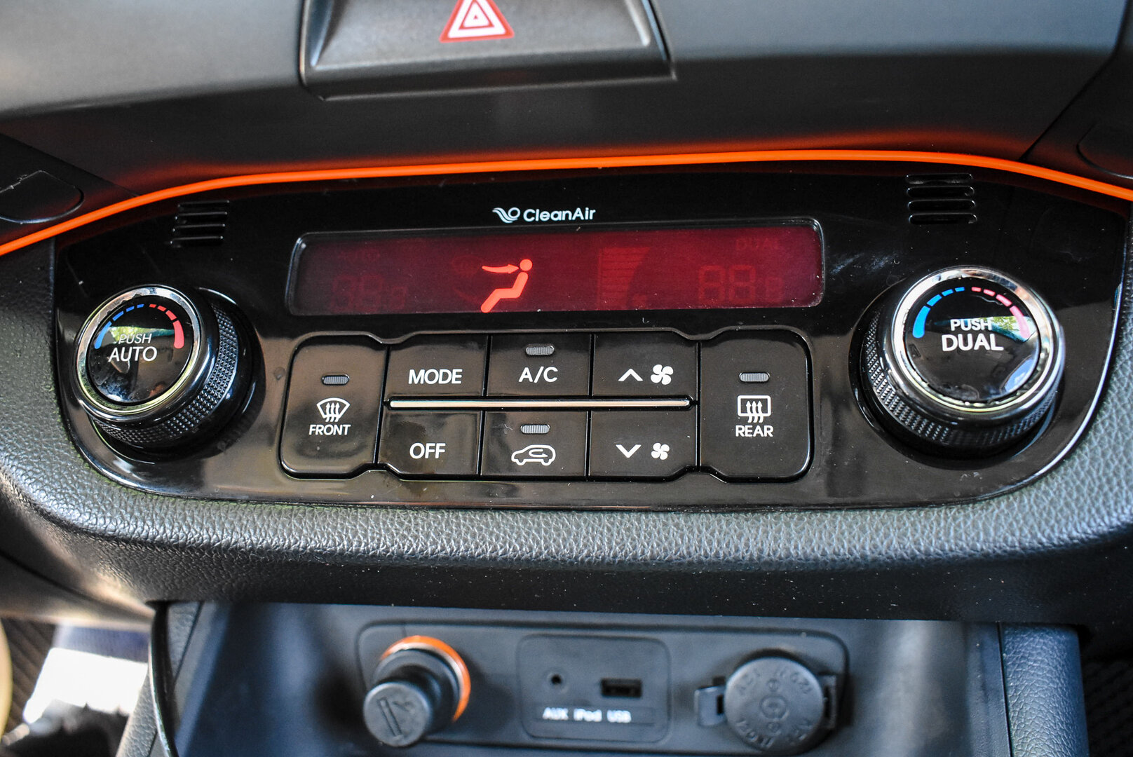 Kia Sportage, III 2.0 AT (150 л.с.) 4WD 2012