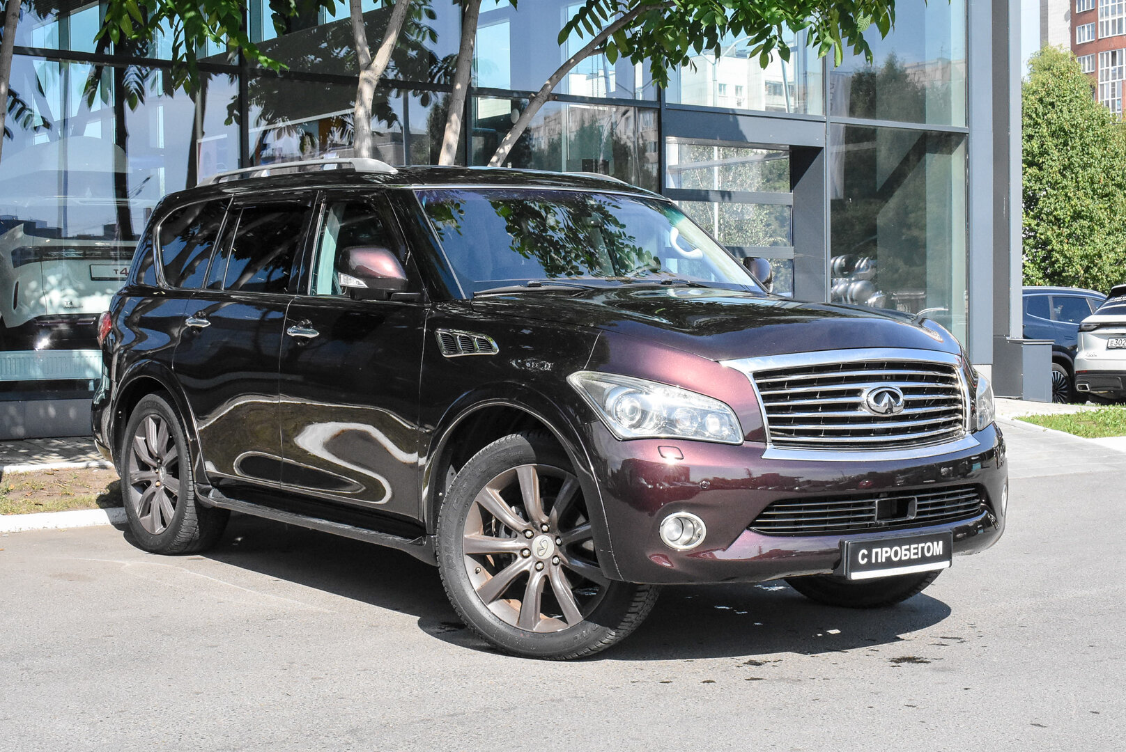 Infiniti QX56, II 5.6 AT (405 л.с.) 4WD 2010