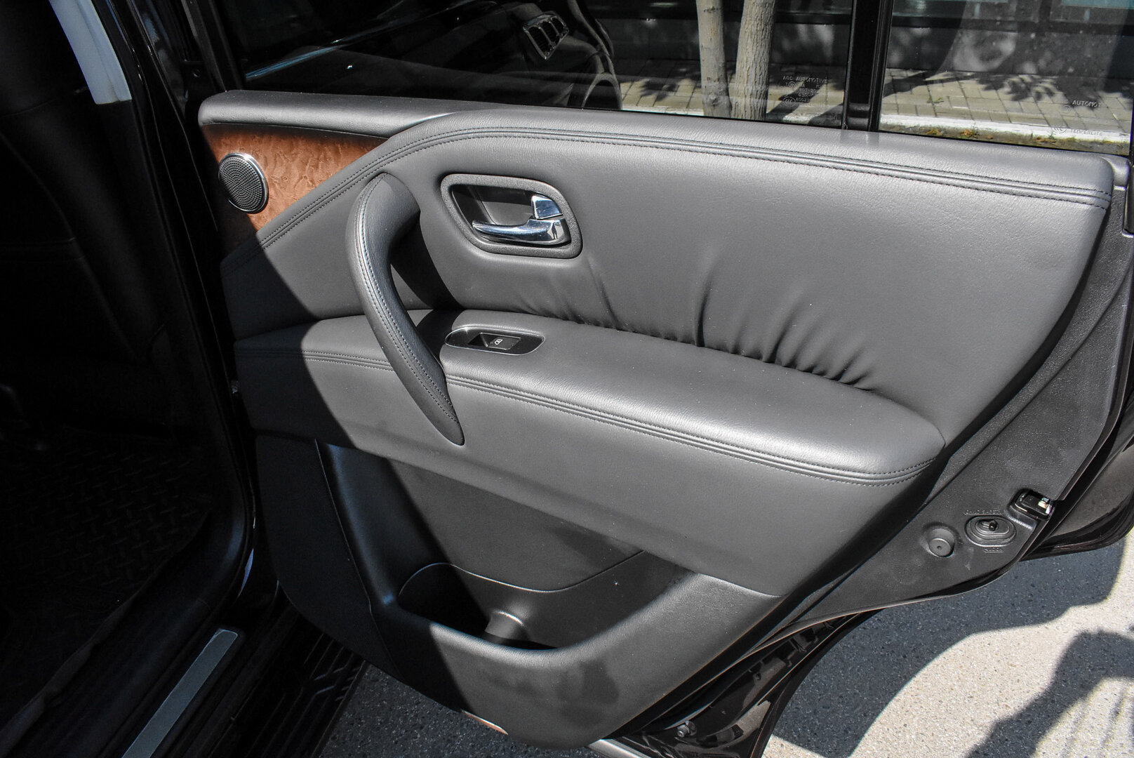 Infiniti QX56, II 5.6 AT (405 л.с.) 4WD 2010