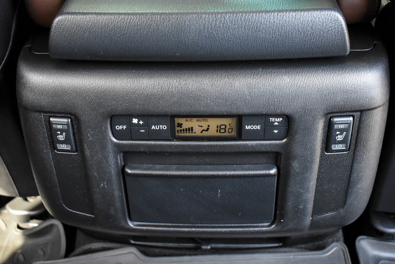 Infiniti QX56, II 5.6 AT (405 л.с.) 4WD 2010