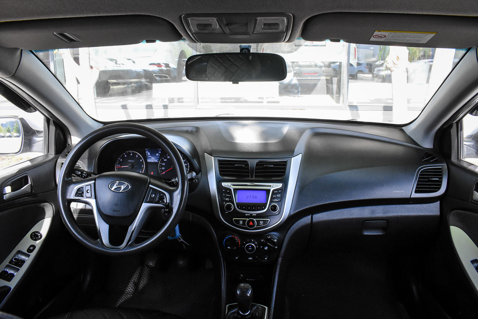 Hyundai Solaris, I 1.4 MT (107 л.с.) 2012