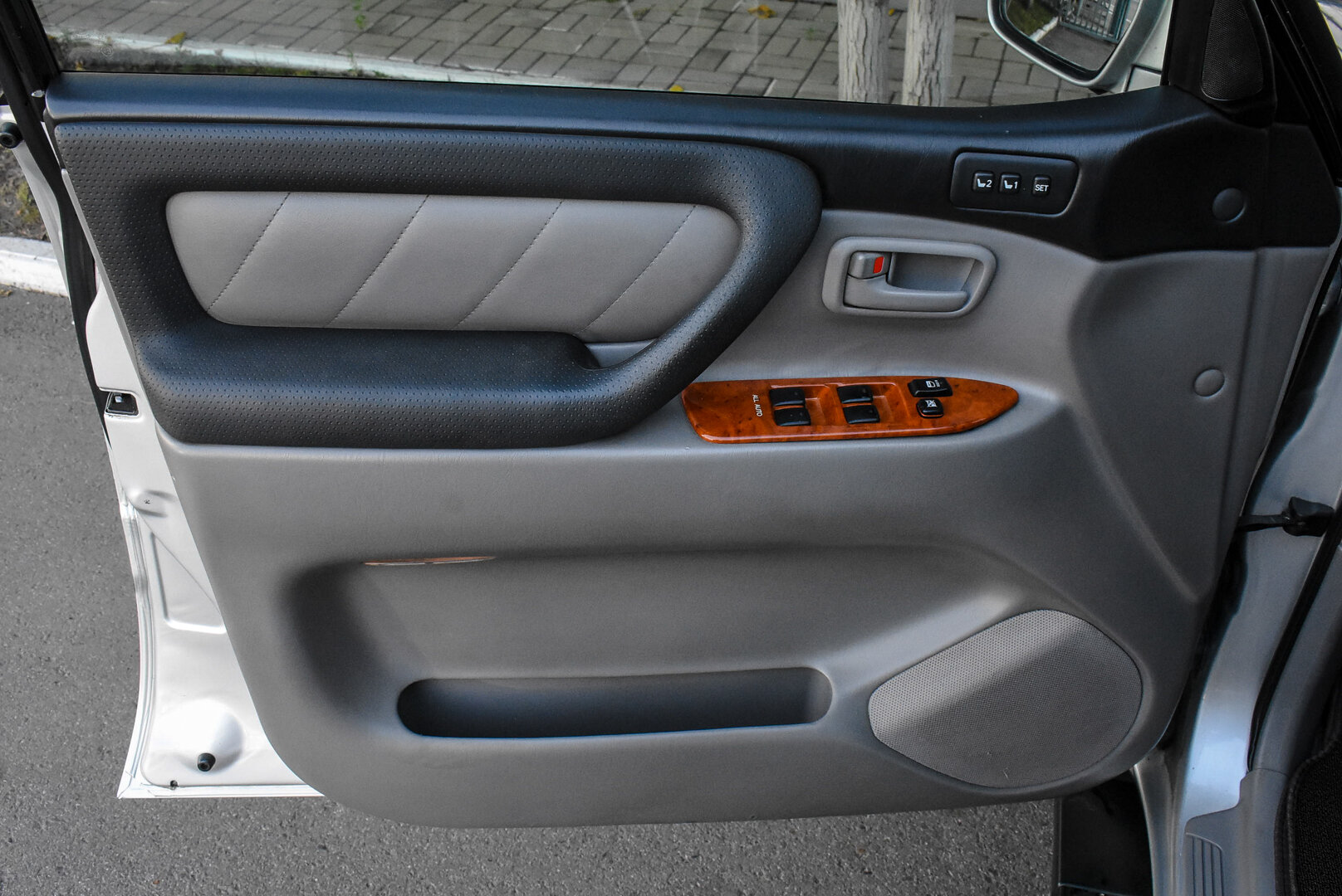 Toyota Land Cruiser, 100 Series Рестайлинг 2 4.7 AT (235 л.с.) 4WD 2006