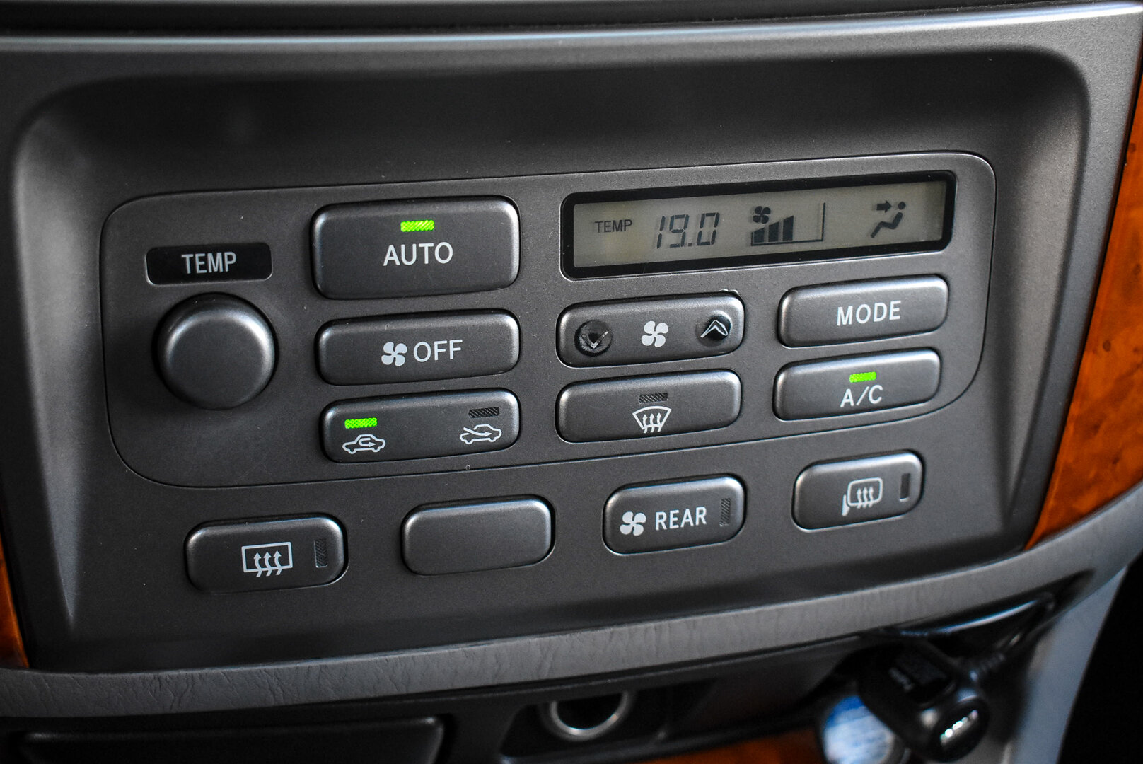 Toyota Land Cruiser, 100 Series Рестайлинг 2 4.7 AT (235 л.с.) 4WD 2006