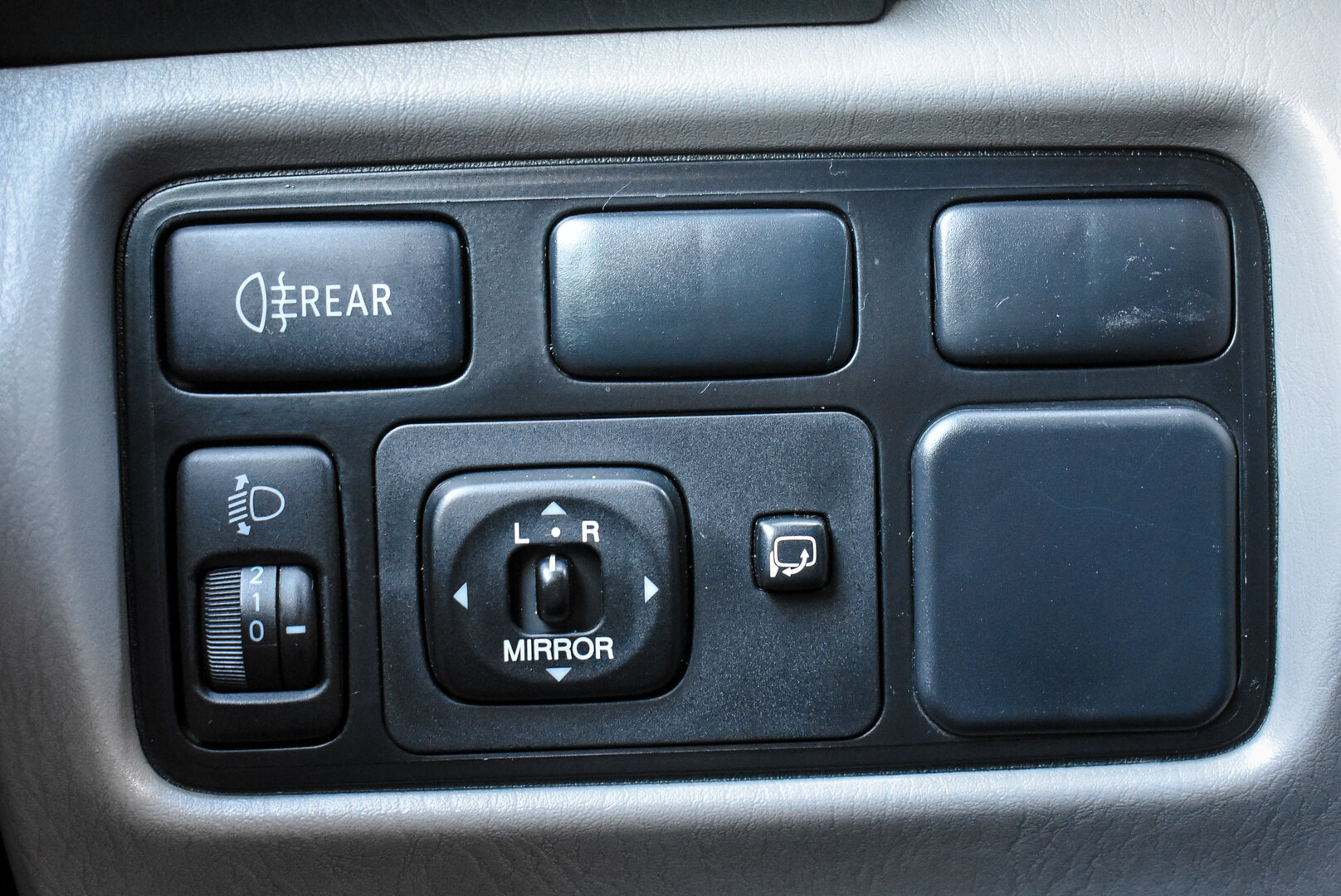 Toyota Land Cruiser, 100 Series Рестайлинг 2 4.7 AT (235 л.с.) 4WD 2006