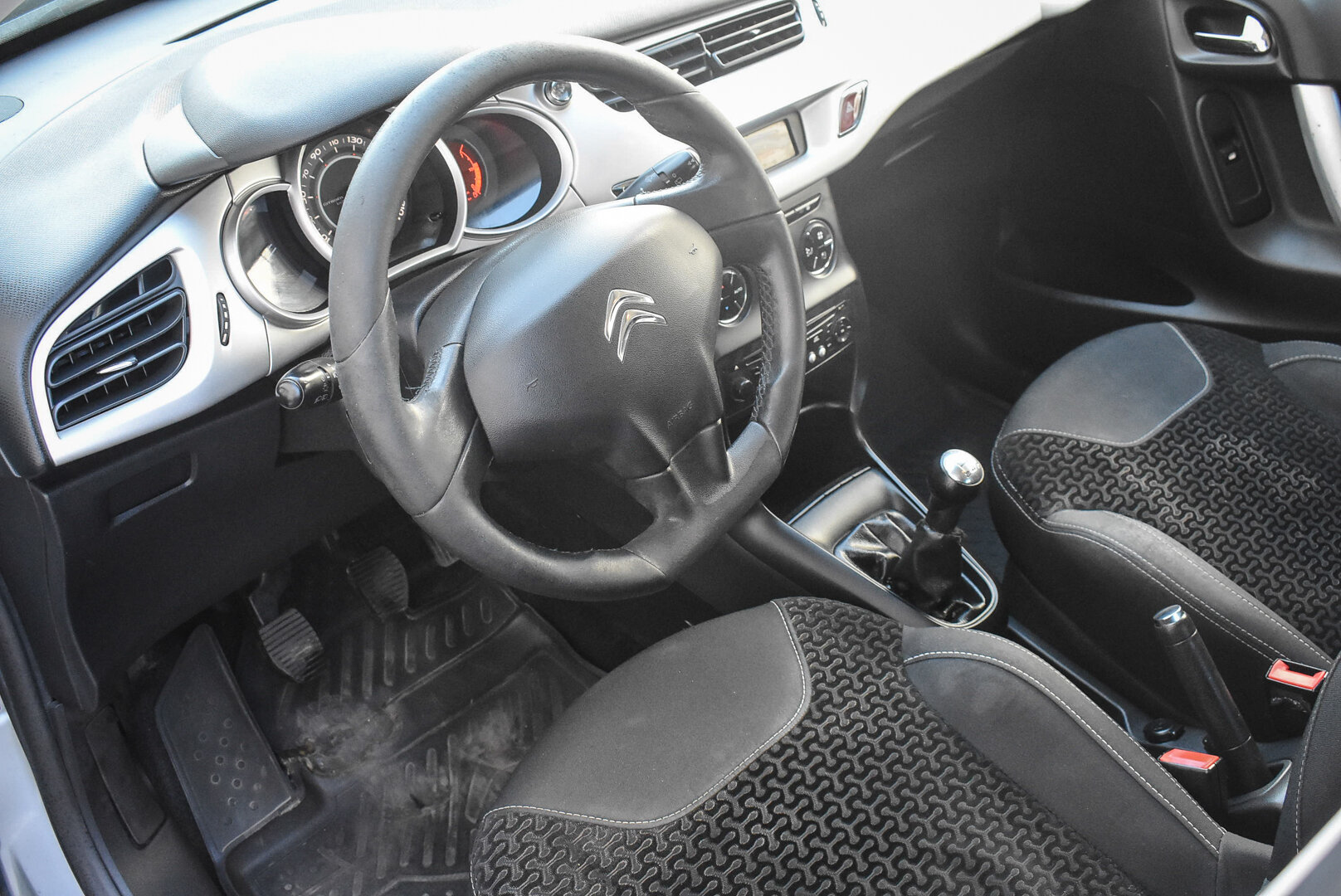 Citroen C3, II 1.4 MT (75 л.с.) 2010
