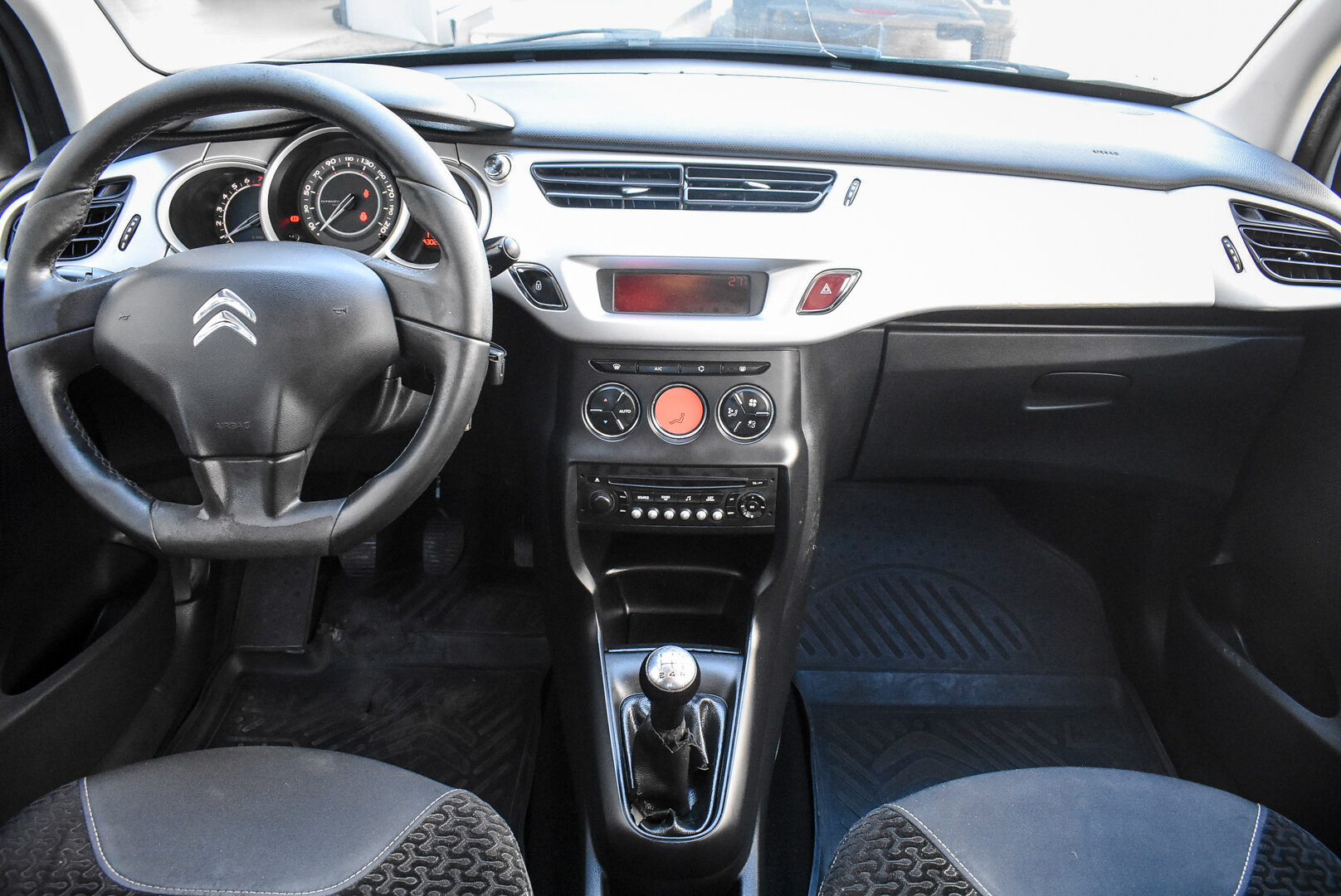 Citroen C3, II 1.4 MT (75 л.с.) 2010