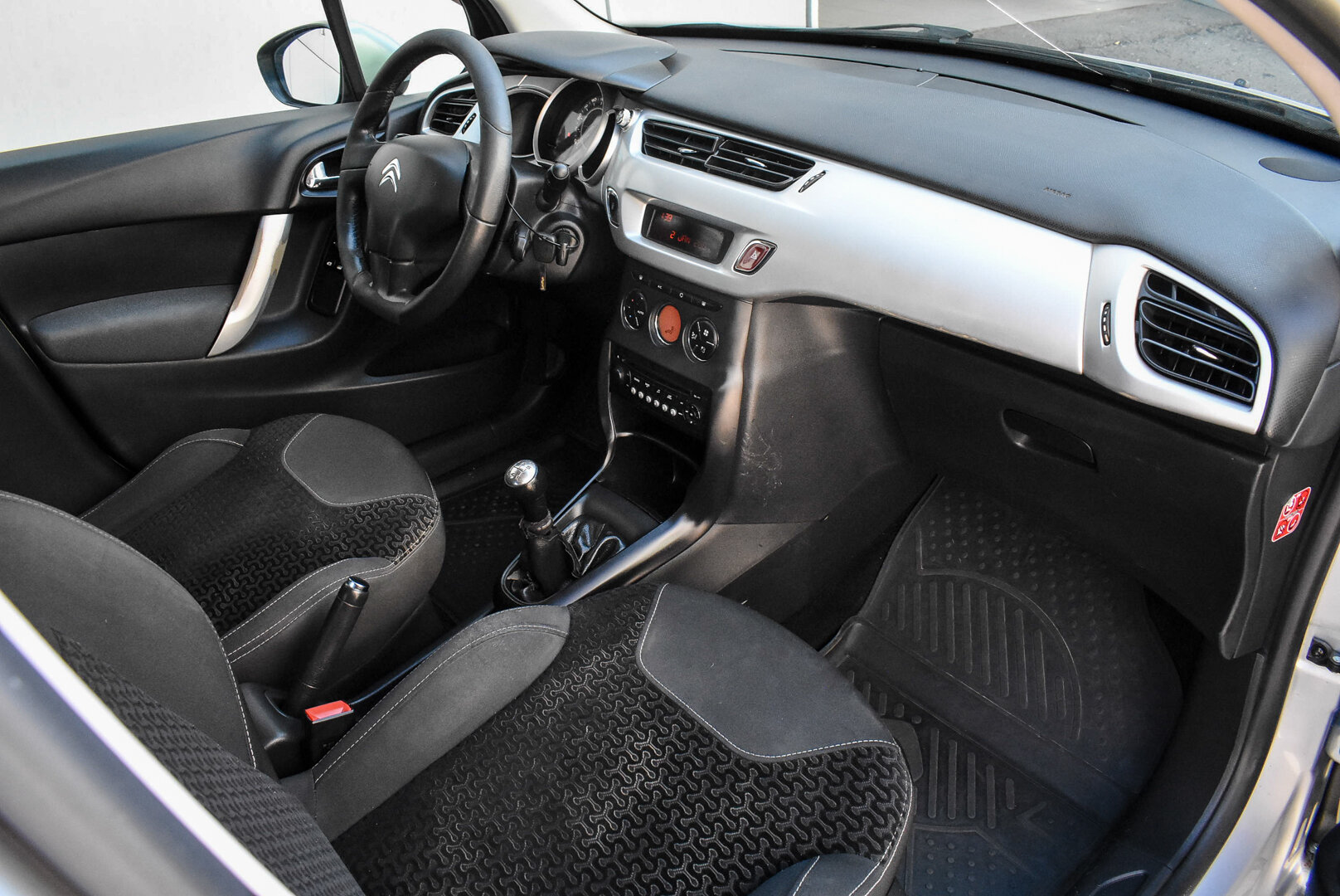 Citroen C3, II 1.4 MT (75 л.с.) 2010