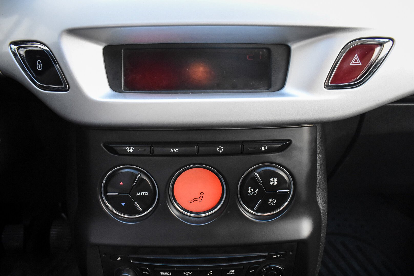 Citroen C3, II 1.4 MT (75 л.с.) 2010