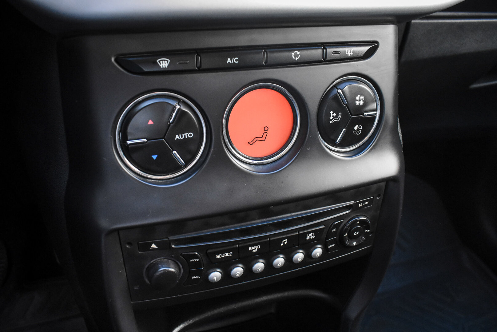 Citroen C3, II 1.4 MT (75 л.с.) 2010