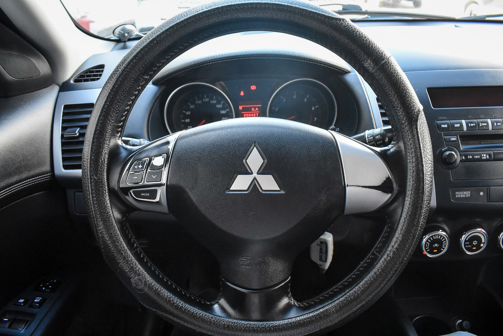 Mitsubishi Outlander, II Рестайлинг 2.0 MT (147 л.с.) 2010