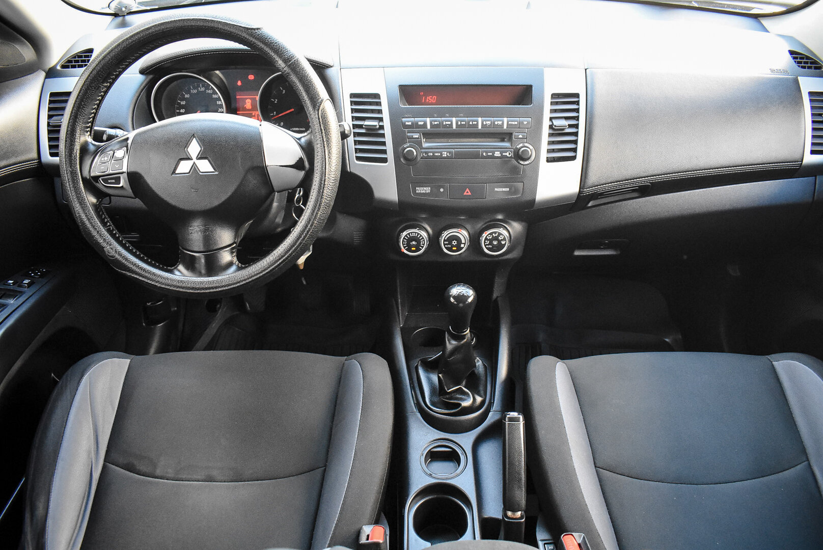 Mitsubishi Outlander, II Рестайлинг 2.0 MT (147 л.с.) 2010