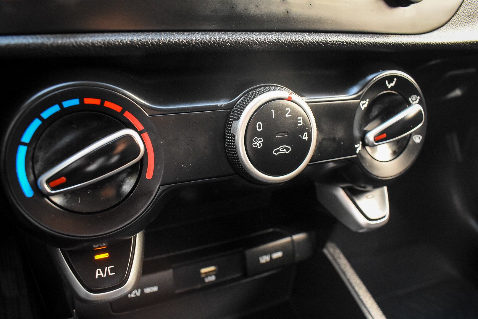 Kia Rio, IV Рестайлинг X 1.6 AT (123 л.с.) 2021