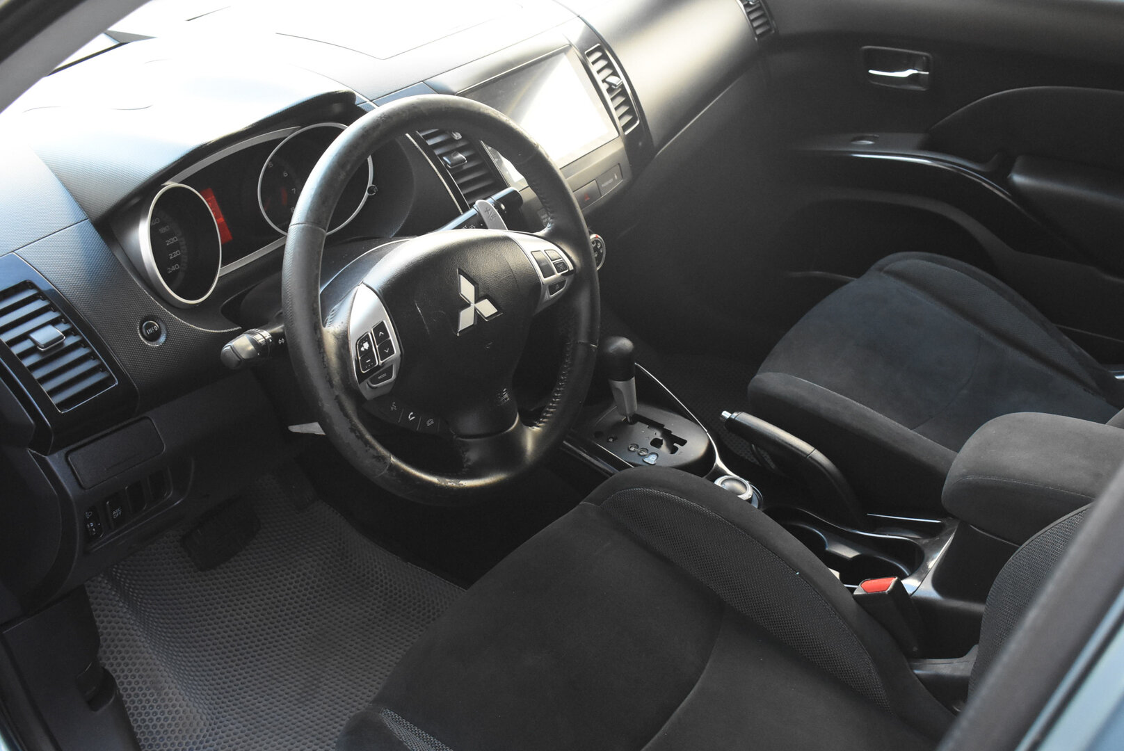 Mitsubishi Outlander, II 3.0 AT (220 л.с.) 4WD 2007