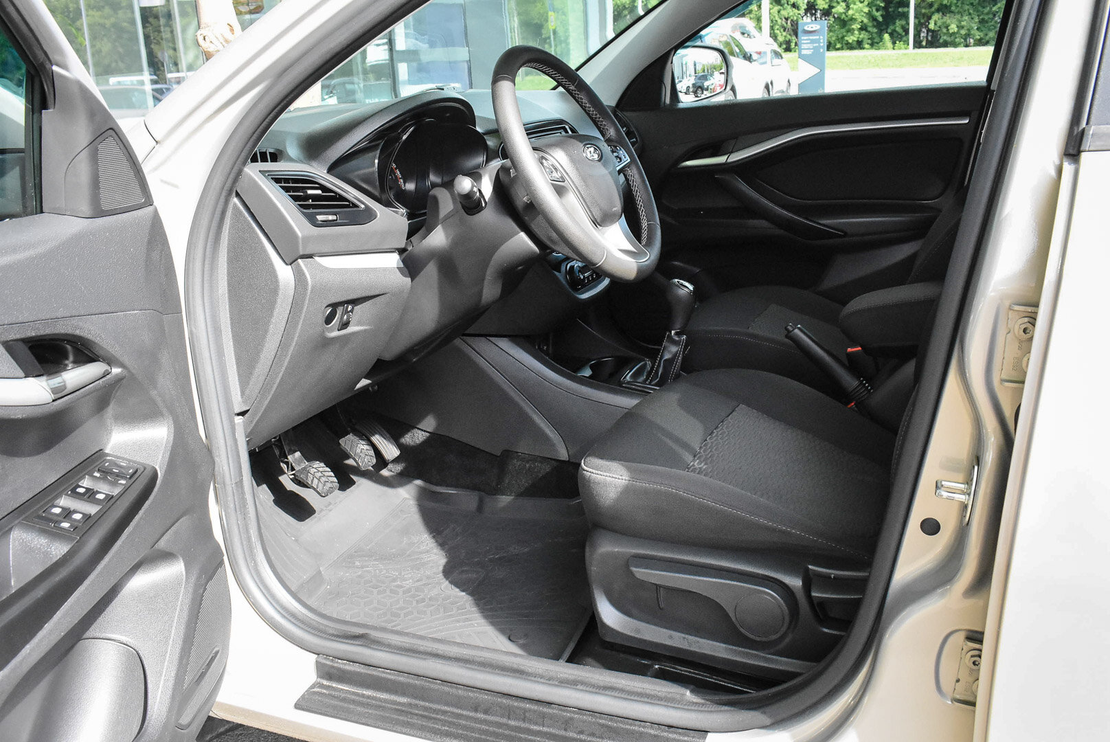 Lada (ВАЗ) Vesta, I SW 1.6 MT (106 л.с.) 2020
