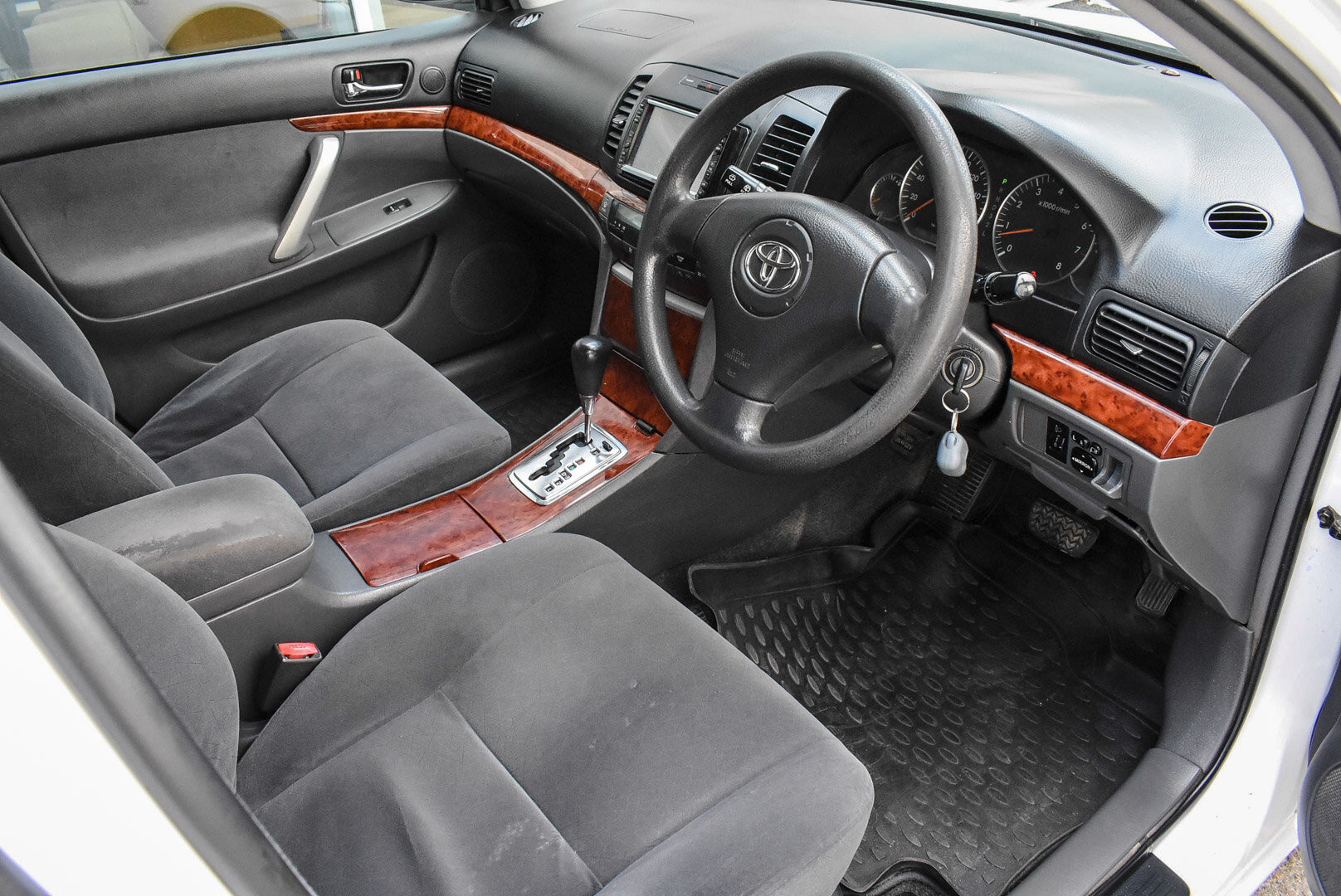 Toyota Allion, I Рестайлинг 1.8 AT (125 л.с.) 4WD 2005