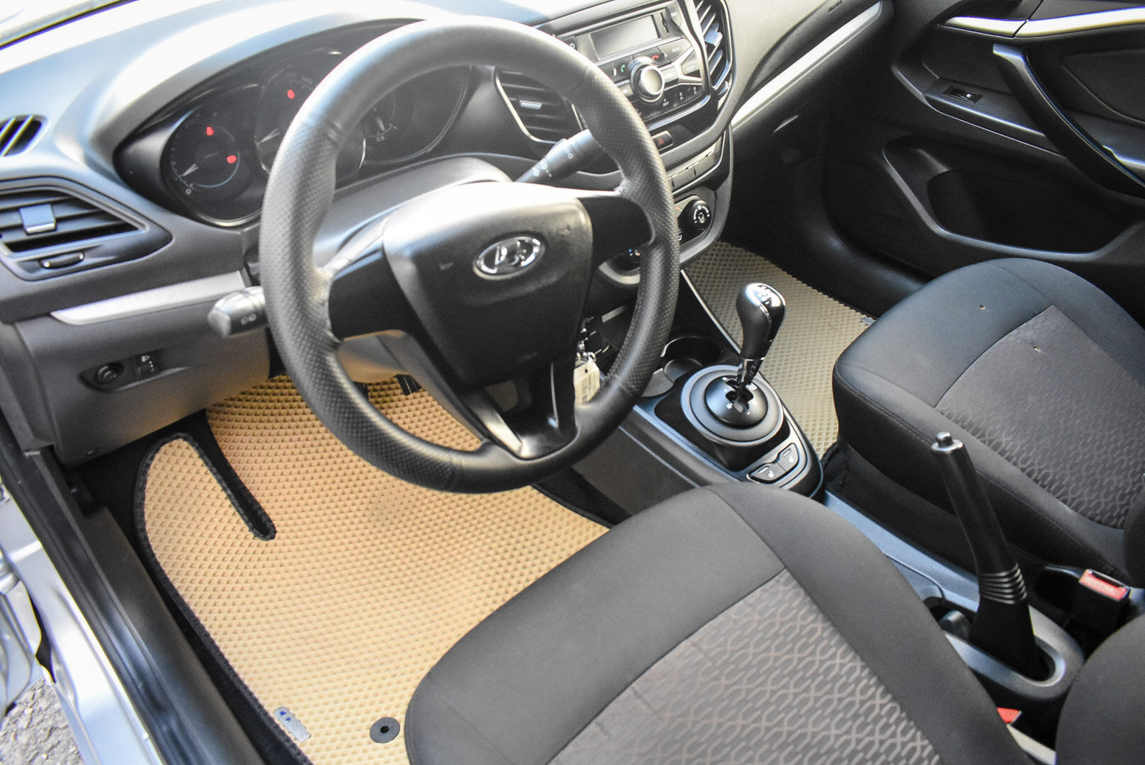 Lada (ВАЗ) Vesta, I 1.6 AMT (106 л.с.) 2016