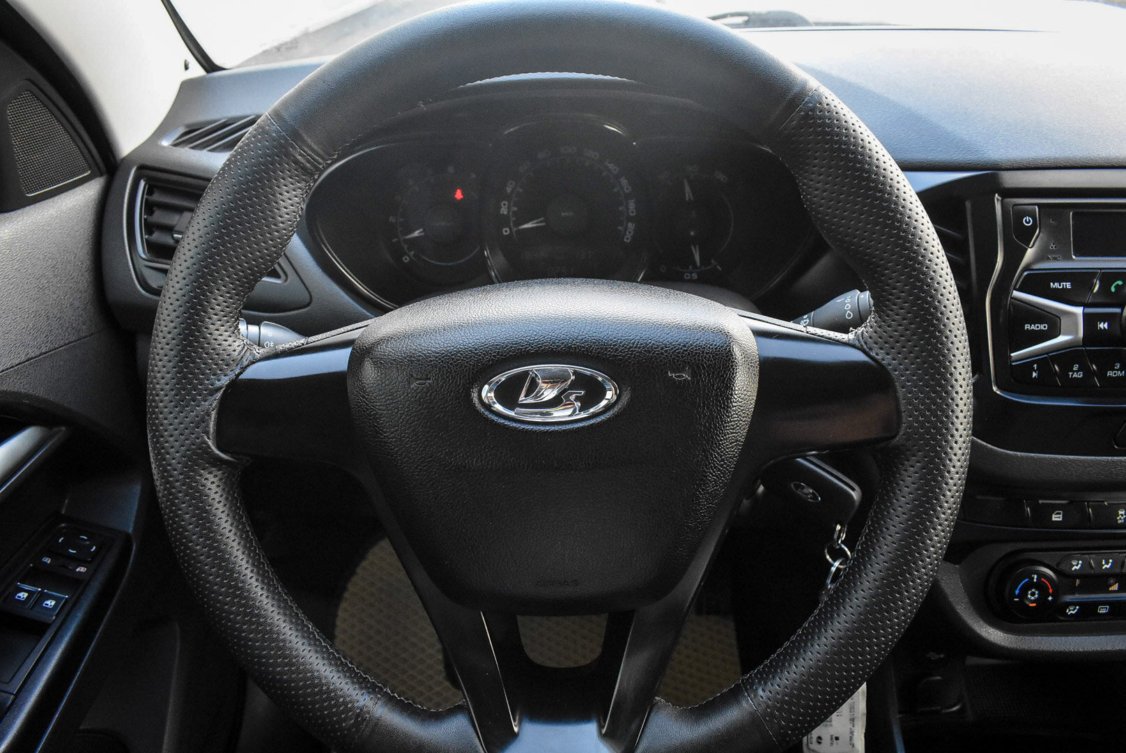 Lada (ВАЗ) Vesta, I 1.6 AMT (106 л.с.) 2016