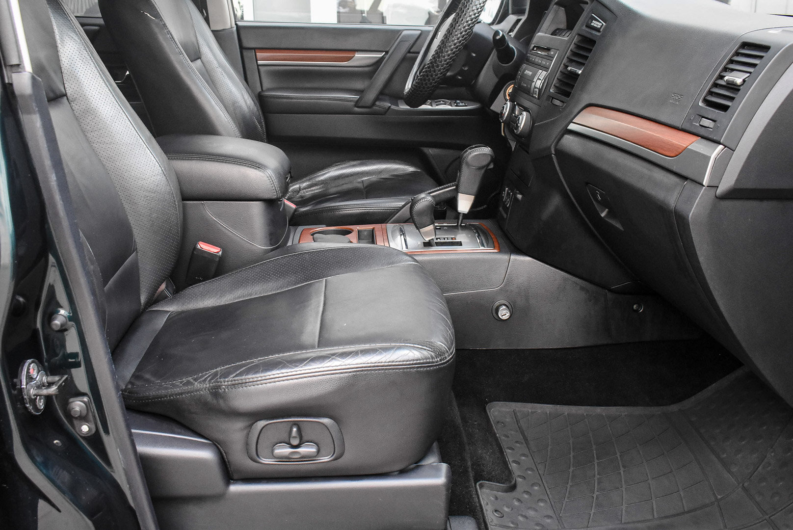 Mitsubishi Pajero, IV 3.2d AT (165 л.с.) 4WD 2008