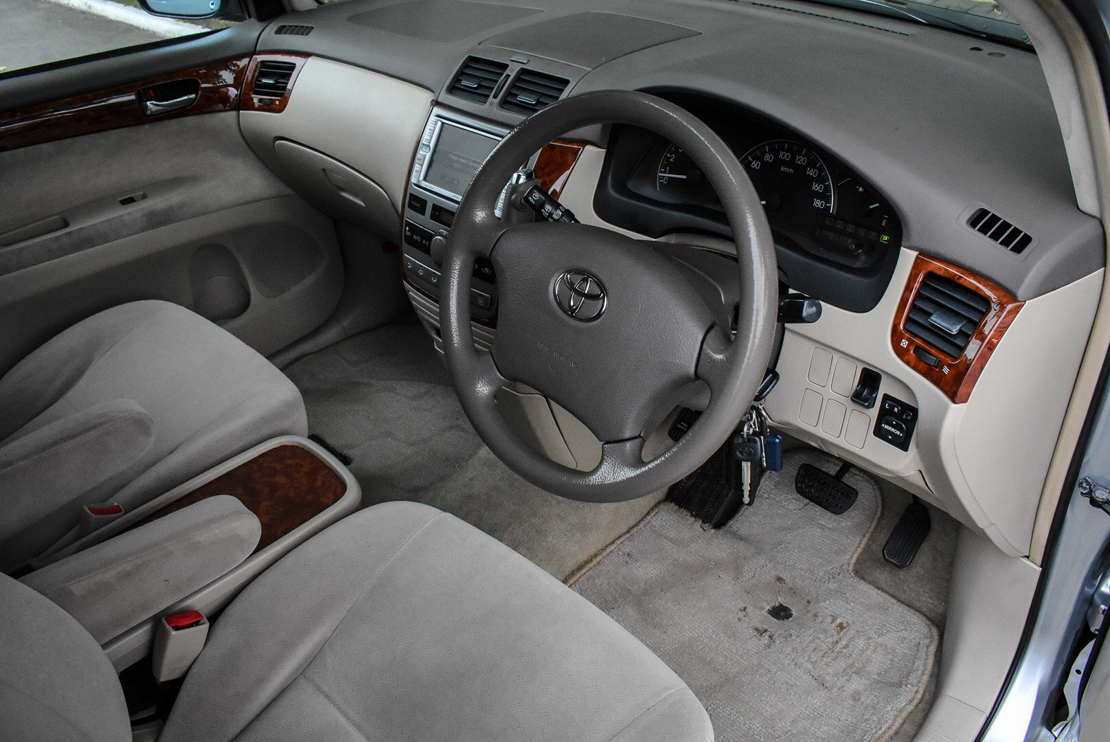 Toyota Ipsum, II (M20) Рестайлинг 2.4 AT (160 л.с.) 2007