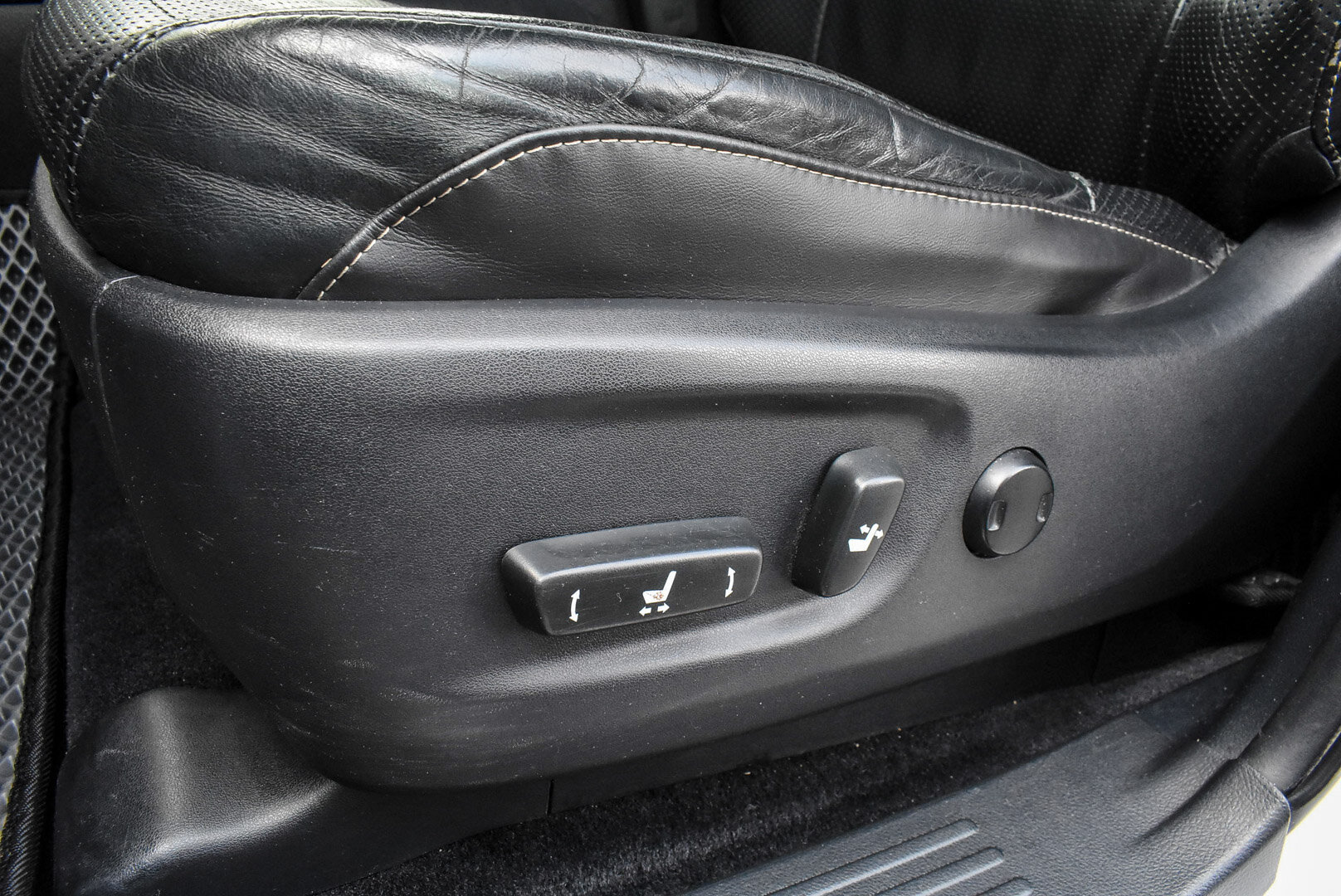 Lexus GX, II 460 4.6 AT (296 л.с.) 4WD 2011