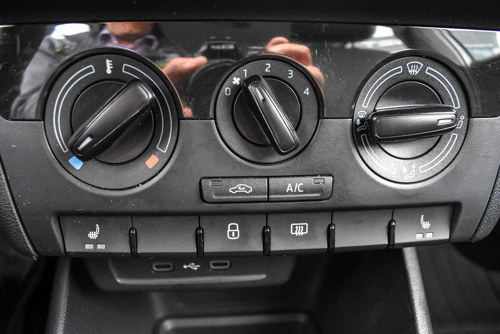 Volkswagen Polo, VI 1.6 AT (110 л.с.) 2022