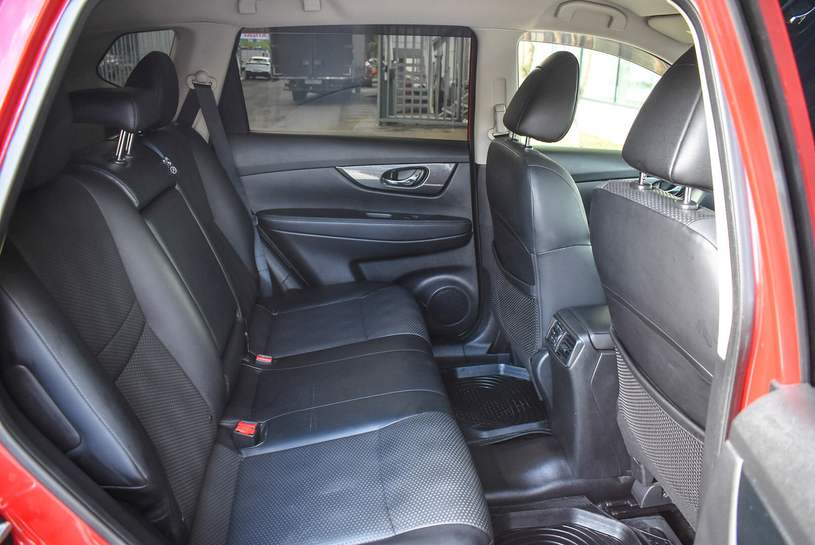 Nissan X-Trail, III 2.0hyb CVT (147 л.с.) 4WD 2015