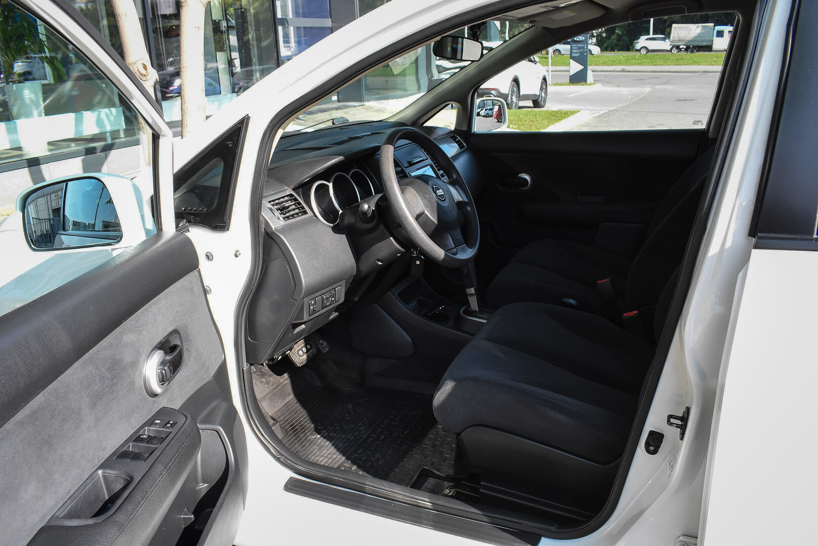 Nissan Tiida, I Рестайлинг 1.6 AT (110 л.с.) 2013
